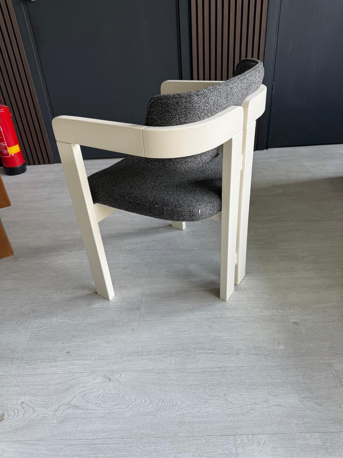 Eetafel stoel japandi Model mega - kleur: grijs/wit