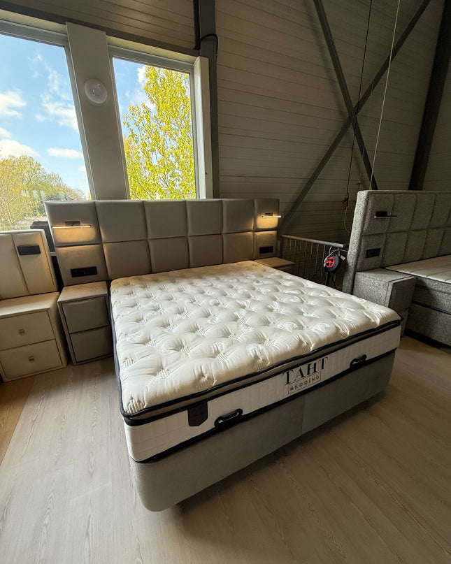 Bed Model OLIVIA met led lampjes en stekker.